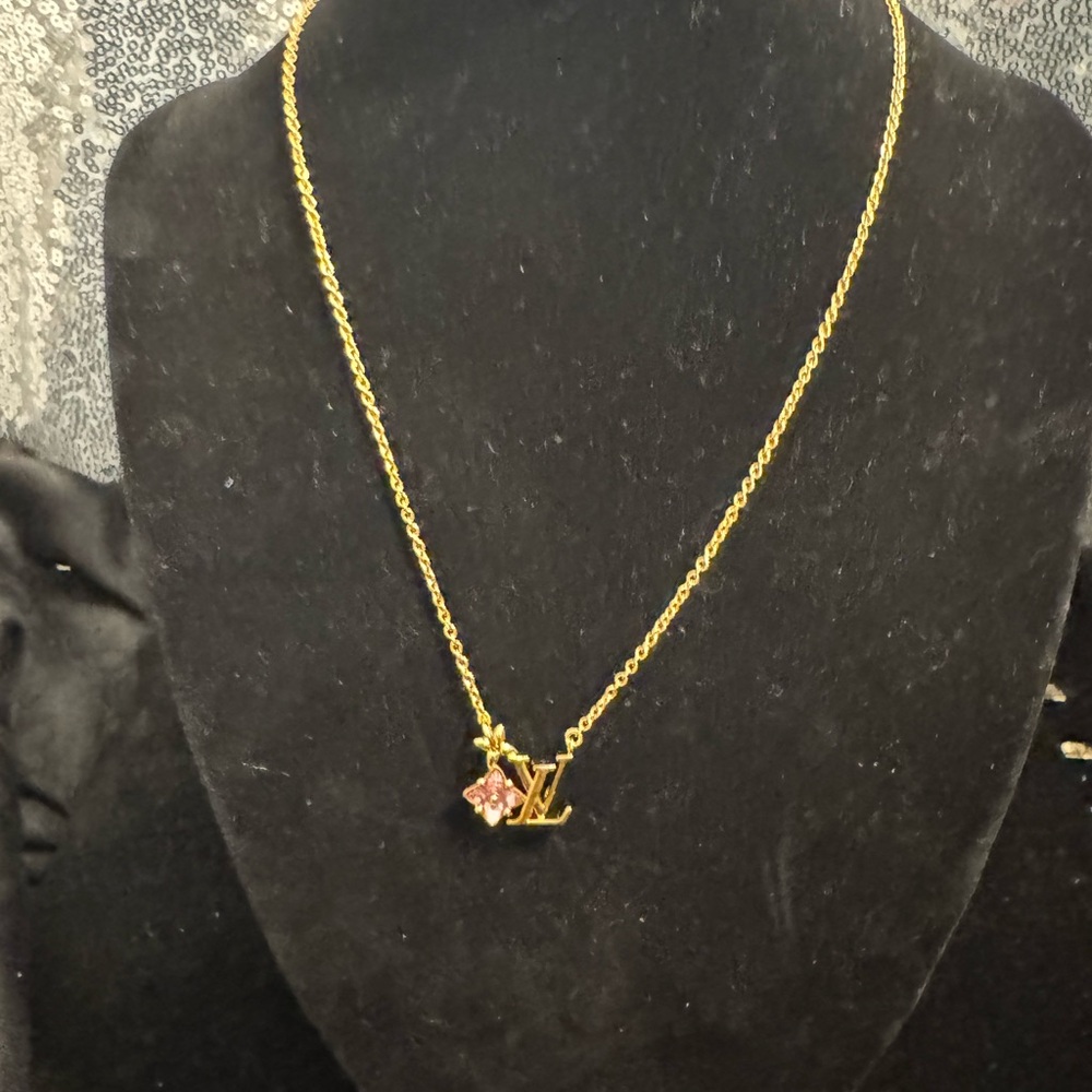 Louis Vuitton Gold and Pink Necklace Elegant Jewelry - Picture 2 of 7